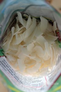 Натуральные сушеные кокосовые чипсы на iHerb