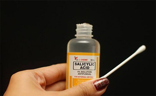 Использование салициловой кислоты в уходе за лицом для решения проблем, связанных с пигментацией, черными точками, морщинами. Обзор косметики с салициловой кислотой, представленный на iHerb
