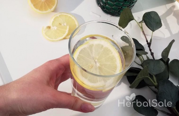 Для чего нужна лимонная вода утром натощак и как ее правильно приготовить?