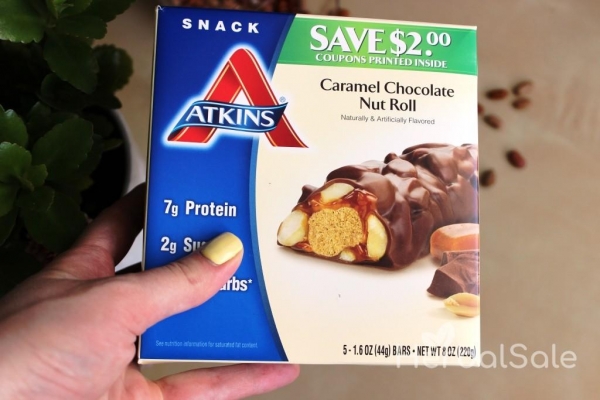 Шоколадные плитки Atkins с карамелью и орехами